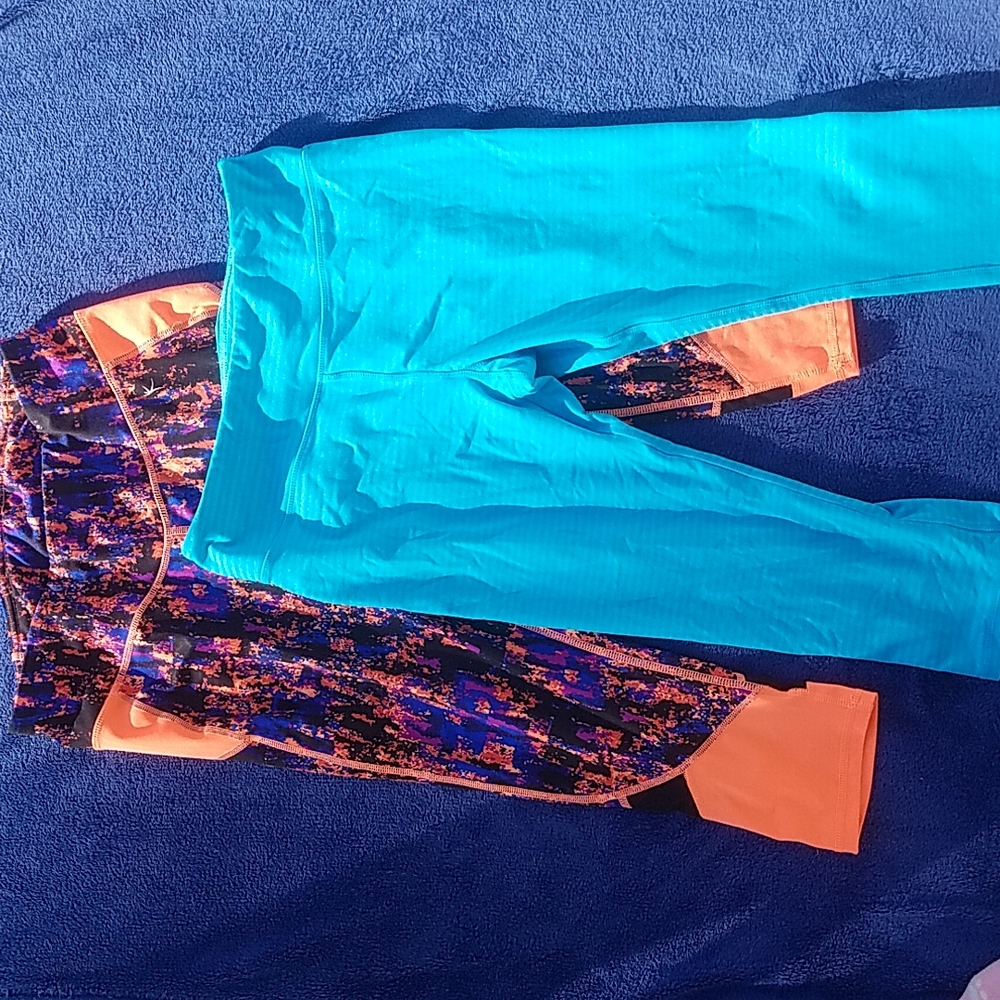 2 pairs of capri length workout leggings